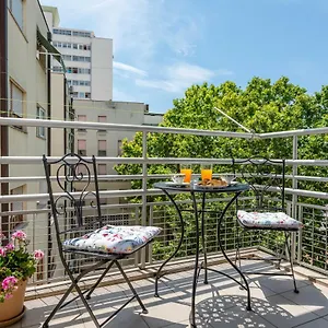 B&a - Center Of Apartment Split